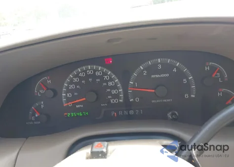 2001 Ford F-150 King Ranch Edition/Lariat/Xlt from USA, damaged, VIN 1FTRW08L11KF26390